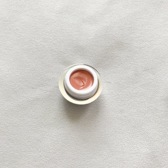 SOLD. Glamglow Tinted Lip Balm Treatment - Picture 2 of 3